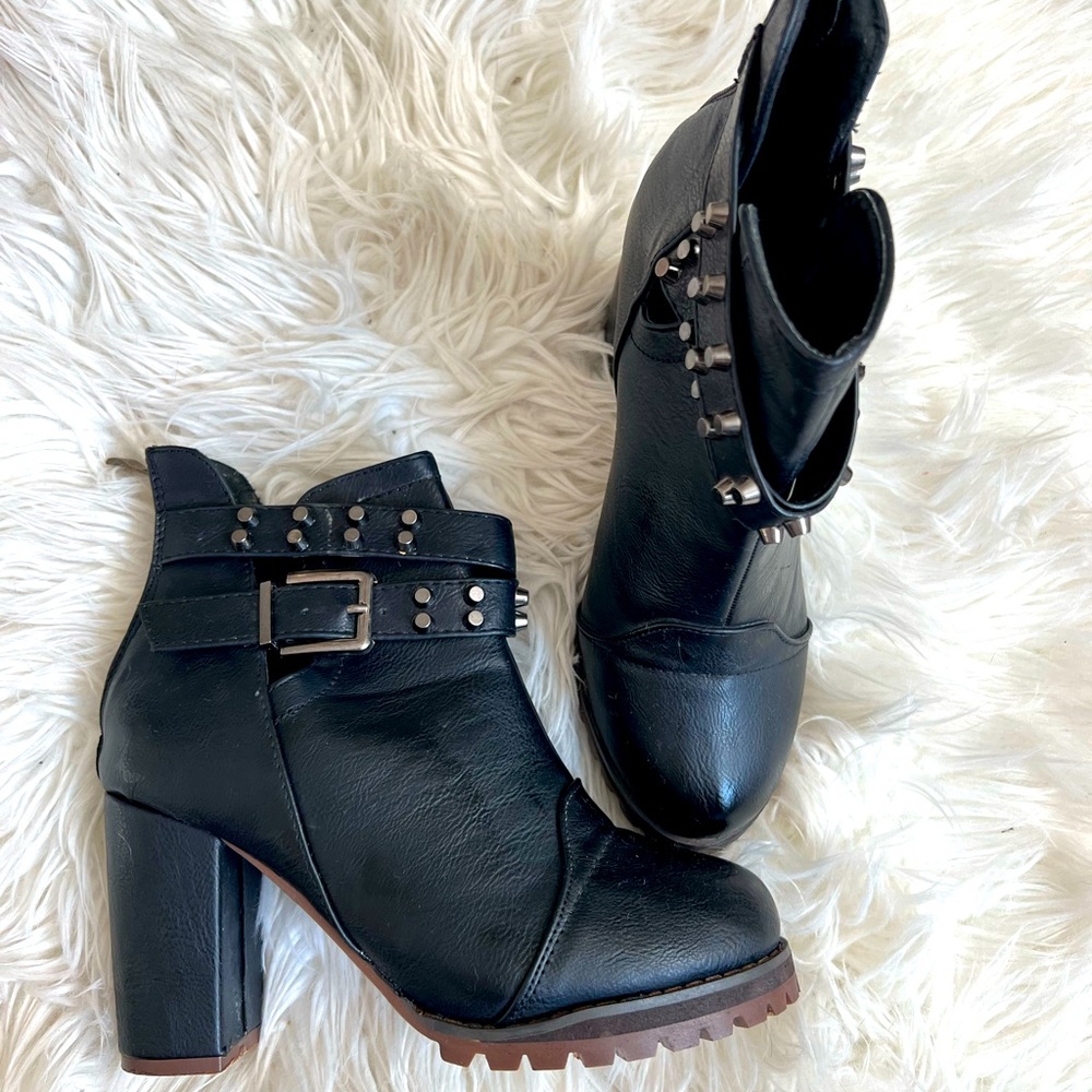 Heels boots zip in the back